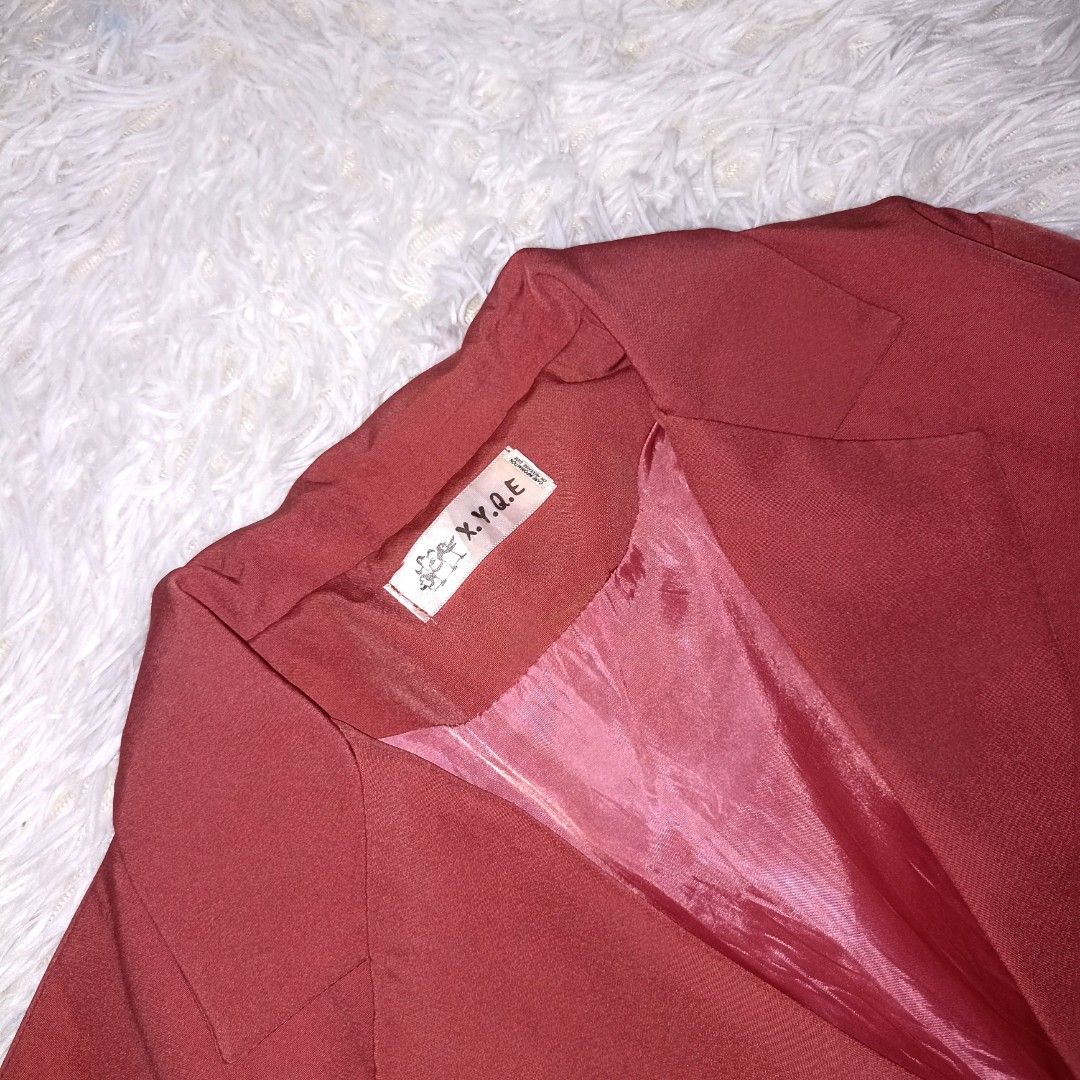 Light Red Coat For Kid (Category: Coats, Jackets and Outerwear) located in Manila. Submitted by goldenmountain.e4137d (Listing ID 1468180525, Image 2). Description: Light weight. Still in good condition. Half lining on the inside..