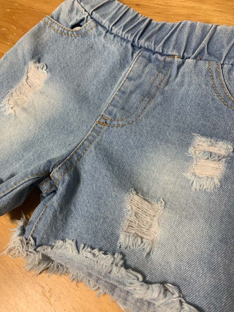 Light wash denim shorts elastic waist (Category: Babies & Kids Fashion) located in Cainta. Submitted by akosijoan (Listing ID 1468183376, Image 2). Description: - Style: Light wash denim shorts - Waistband: Elastic waist that stretches easily for all-day comfort .