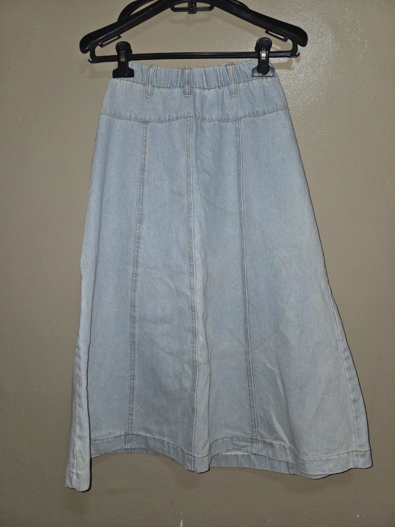 Light wash denim skirt with front panels and button closure (Category: Skirts) located in Quezon City. Submitted by klarebear15 (Listing ID 1468240078, Image 2). Description: - Color: Light blue - Style: High waist, midi/knee length, casual - Closure: Two front buttons - Comfort: Elastic waistband detail at the back for a flexible fit - Details: Vertical panel stitching.