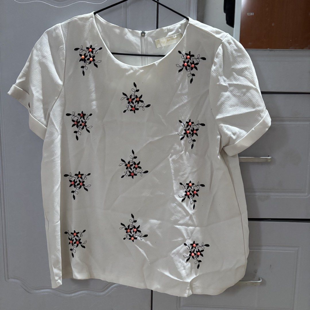 Linen Embroidered Blouse Top (Category: Blouses) located in Binan City. Submitted by mypreloved_haul (Listing ID 1468150380, Image 1). Description: .