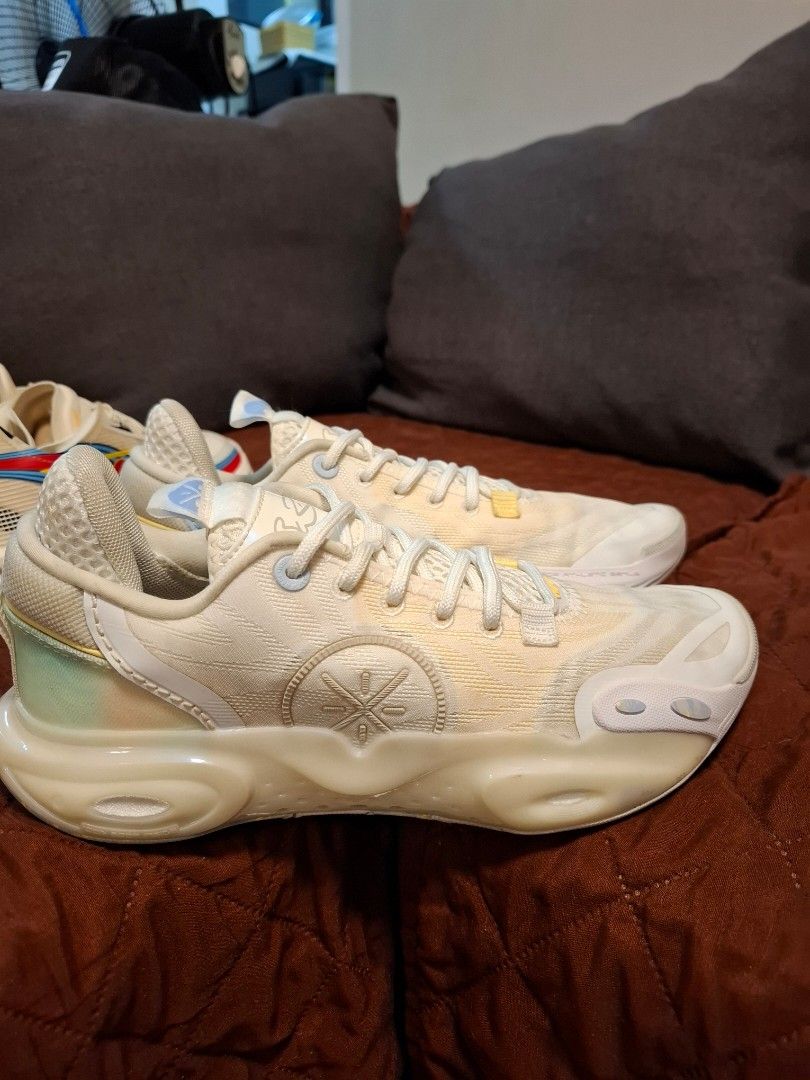 Li-Ning all city 12 (Category: Sneakers) located in Valenzuela. Submitted by haynakobogus (Listing ID 1468218036, Image 1). Description: size 7.5 no issues no box 1800 only .