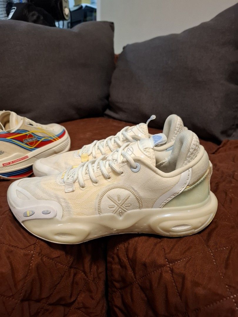 Li-Ning all city 12 (Category: Sneakers) located in Valenzuela. Submitted by haynakobogus (Listing ID 1468218036, Image 2). Description: size 7.5 no issues no box 1800 only .
