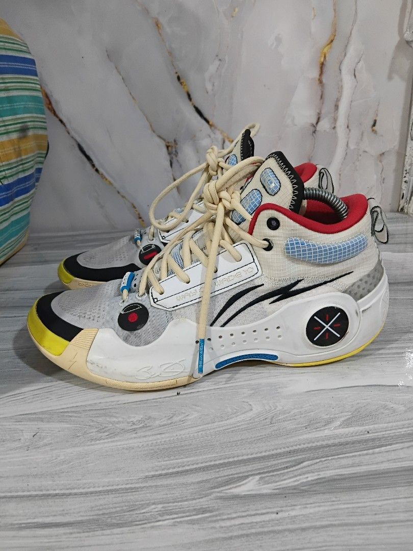 LINING WAY OF 10 SIZE 8 MEN (Category: Sneakers) located in General Mariano Alvarez. Submitted by adonid (Listing ID 1468079151, Image 3). Description: LINING WAY OF 10 SIZE 8 MEN SIGN OF USAGE DIRT NEED WASH LOC. GMA CAVITE PHP 700.