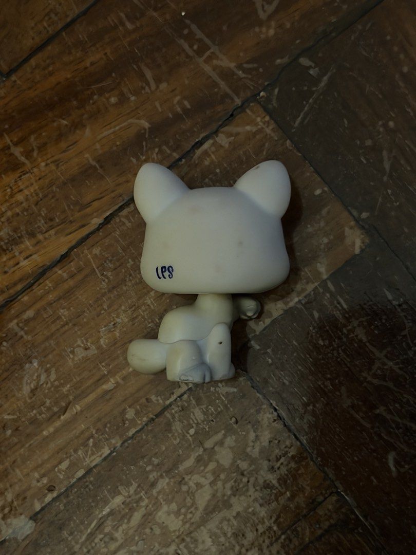 Littlest Pet Shop Persian Cat Figurine (Category: Figurines & Statues) located in Pasig City. Submitted by ysabellies (Listing ID 1468134262, Image 2). Description: - Authentic Littlest Pet Shop white cat figurine - Iconic big blue eyes, grey head patch, and pink nose - Blue LPS logo stamped on the lower right back - Bobble head design is fully intact and moves smoothly - Condition note: Some yellowing around the neck joint and minor smudges on t