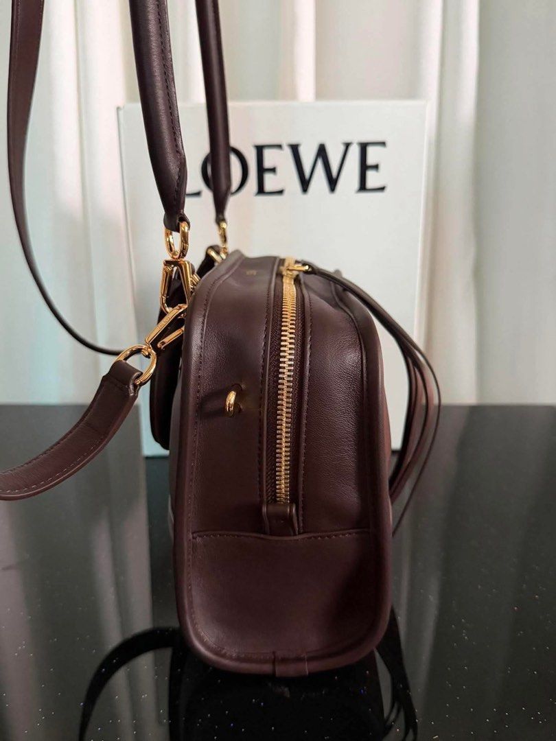 Loewe amazon 24cm (Category: Luxury Bags & Wallets) located in Paranaque City. Submitted by kgmgiftedph20 (Listing ID 1468263331, Image 3). Description: .