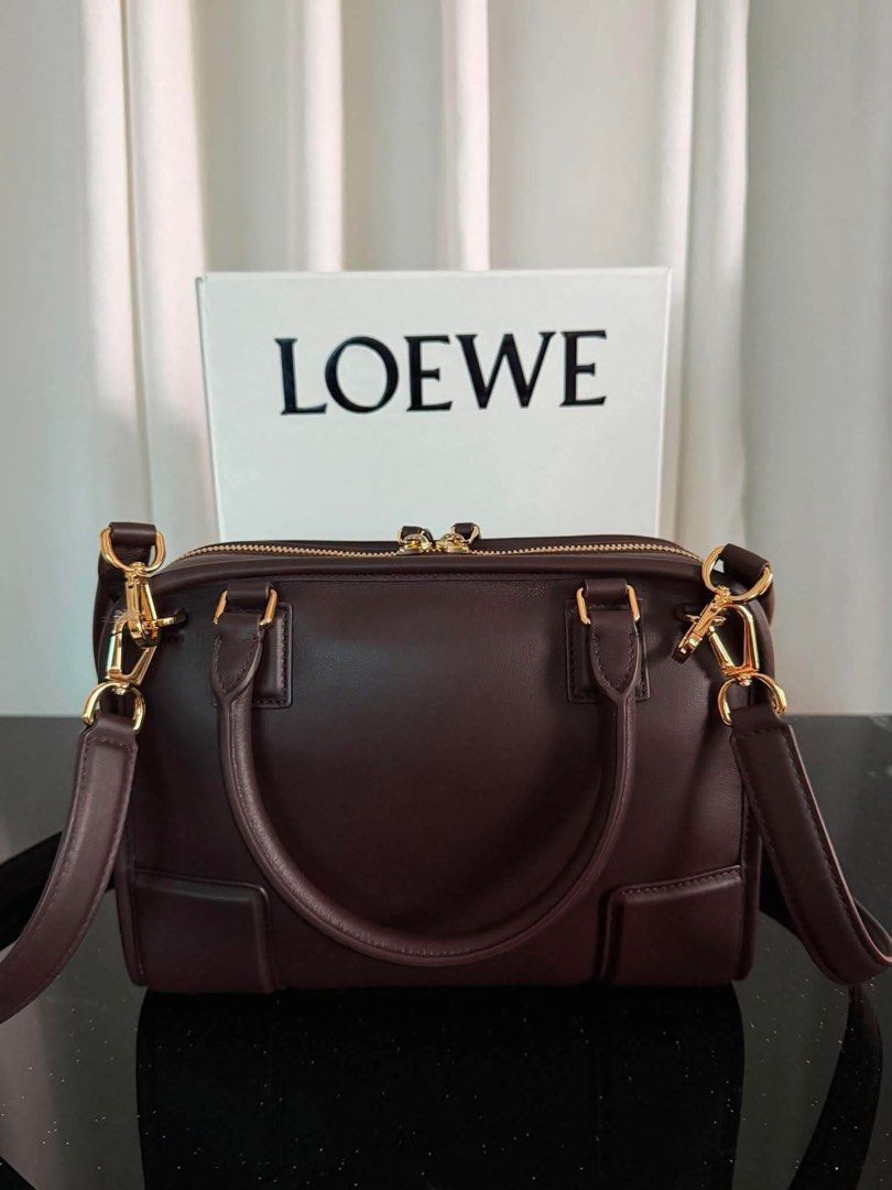 Loewe amazon 24cm (Category: Luxury Bags & Wallets) located in Paranaque City. Submitted by kgmgiftedph20 (Listing ID 1468263331, Image 2). Description: .