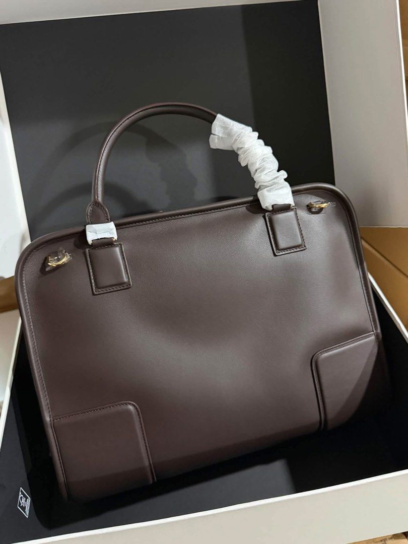 Loewe Amazon 34cm (Category: Luxury Bags & Wallets) located in Paranaque City. Submitted by kgmgiftedph20 (Listing ID 1468263671, Image 2). Description: .