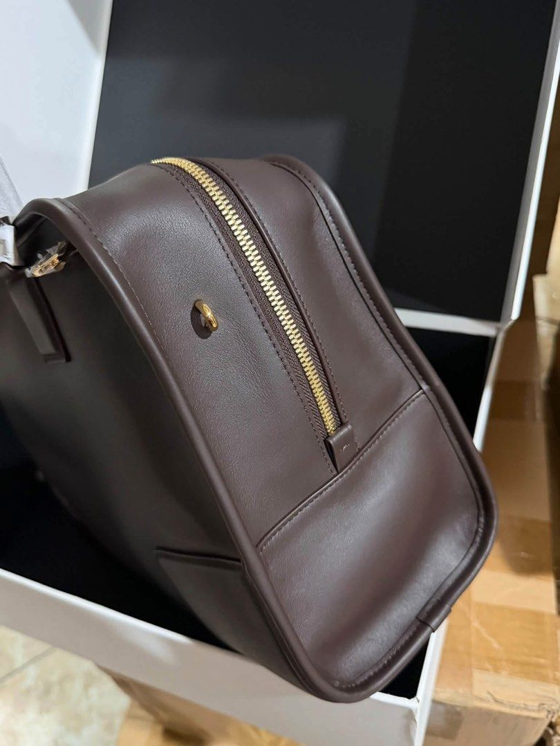 Loewe Amazon 34cm (Category: Luxury Bags & Wallets) located in Paranaque City. Submitted by kgmgiftedph20 (Listing ID 1468263671, Image 3). Description: .