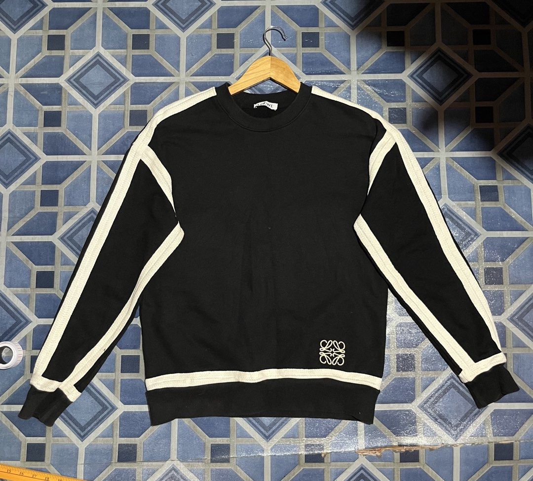 Loewe crewneck (Category: Formal Shirts) located in Hinatuan. Submitted by jam_jam07 (Listing ID 1468177267, Image 1). Description: Need wash 9/10 color rate.