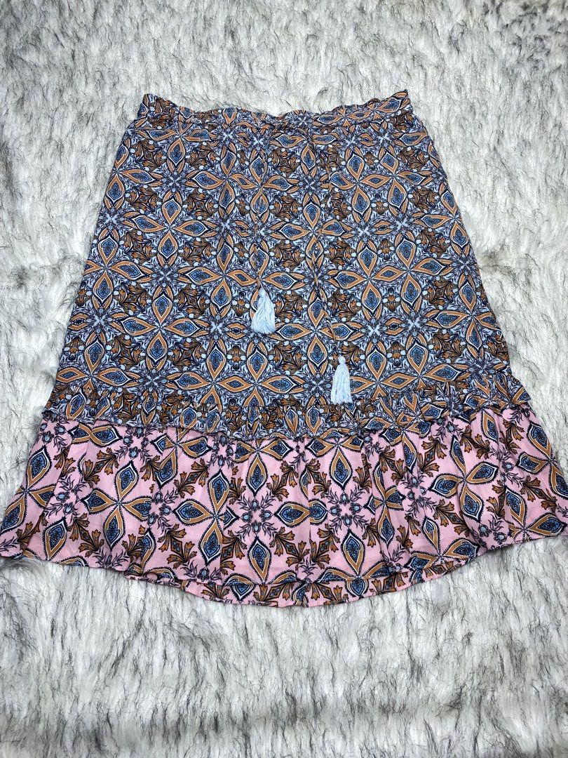 Loft (medium) (Category: Skirts) located in Manila. Submitted by csjlgen (Listing ID 1468174196, Image 2). Description: .