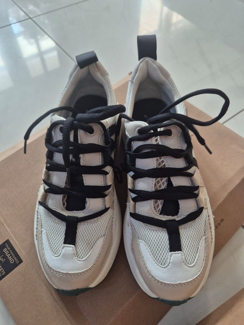 London Rag Sneakers (Category: Sneakers) located in San Jose. Submitted by nova2023 (Listing ID 1468074600, Image 2). Description: - Color: White and beige - Material: Mesh panels with suede and leather overlays - Details: Thick black laces, black heel pull tab, and textured grip platform sole - Packaging: Original box included.