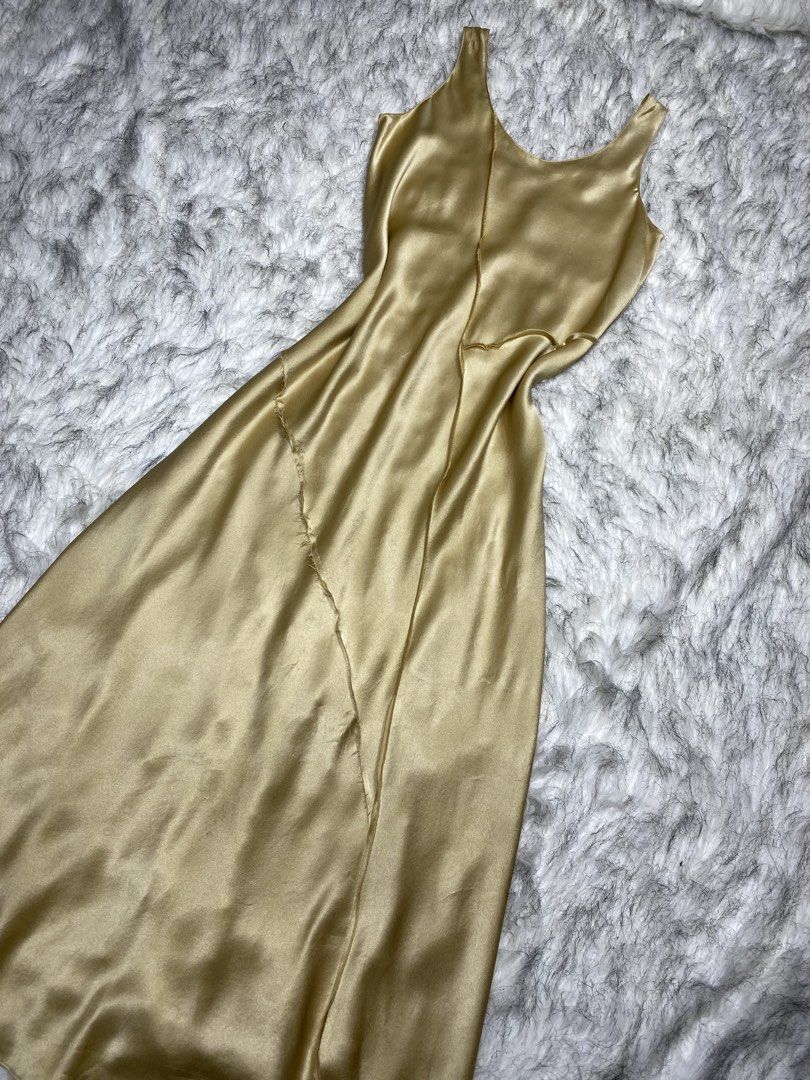 Long slip 100%silk (medium) (Category: Undergarments & Loungewear) located in Manila. Submitted by csjlgen (Listing ID 1468086976, Image 3). Description: .