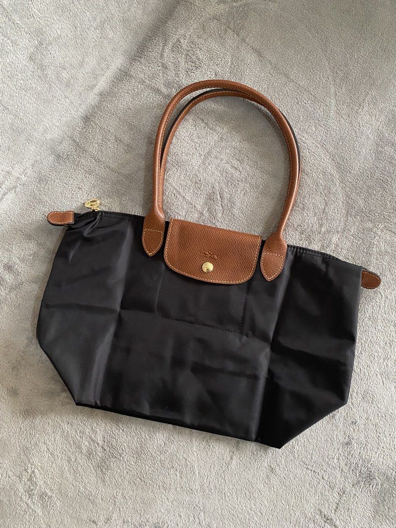 Longchamp Black Medium Long Handle (Category: Tote Bags) located in Cagayan de Oro. Submitted by shopforlesshere (Listing ID 1468261940, Image 1). Description: No flaws NGA.