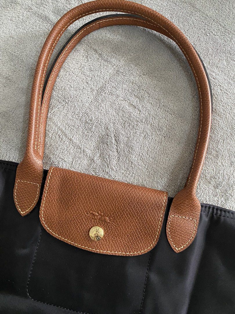 Longchamp Black Medium Long Handle (Category: Tote Bags) located in Cagayan de Oro. Submitted by shopforlesshere (Listing ID 1468261940, Image 2). Description: No flaws NGA.