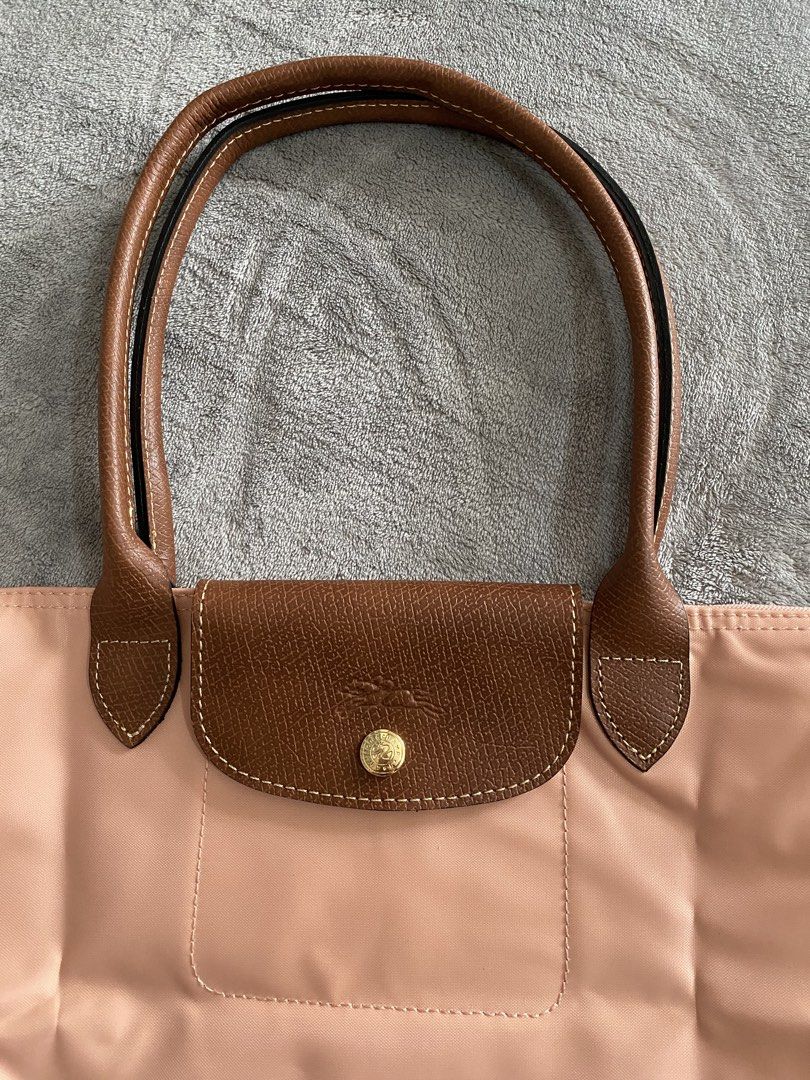 Longchamp Sakura Pink Medium Long Handle (Category: Tote Bags) located in Cagayan de Oro. Submitted by shopforlesshere (Listing ID 1468258867, Image 2). Description: Longchamp Sakura Pink Medium Long Handle NGA.