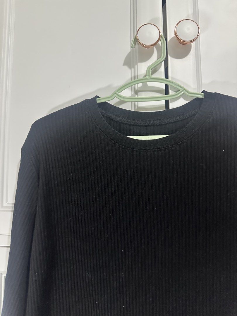 Longsleeve Top for Office Outfit (Category: Longsleeves) located in Naic. Submitted by cilissa (Listing ID 1468175133, Image 2). Description: S-M size Black PM for more details & inquiries.