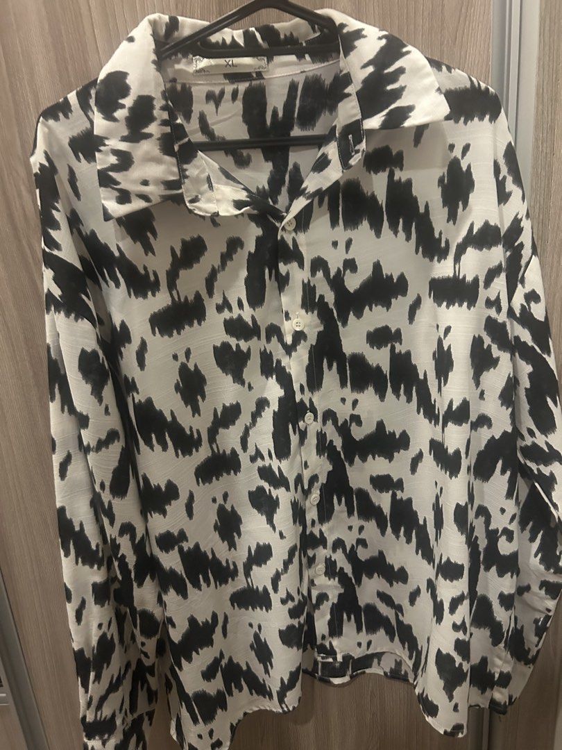 longsleeve womens (Category: Longsleeves) located in Binan City. Submitted by carol2829 (Listing ID 1468227724, Image 1). Description: longsleeves for womens fits large to xl need inner.