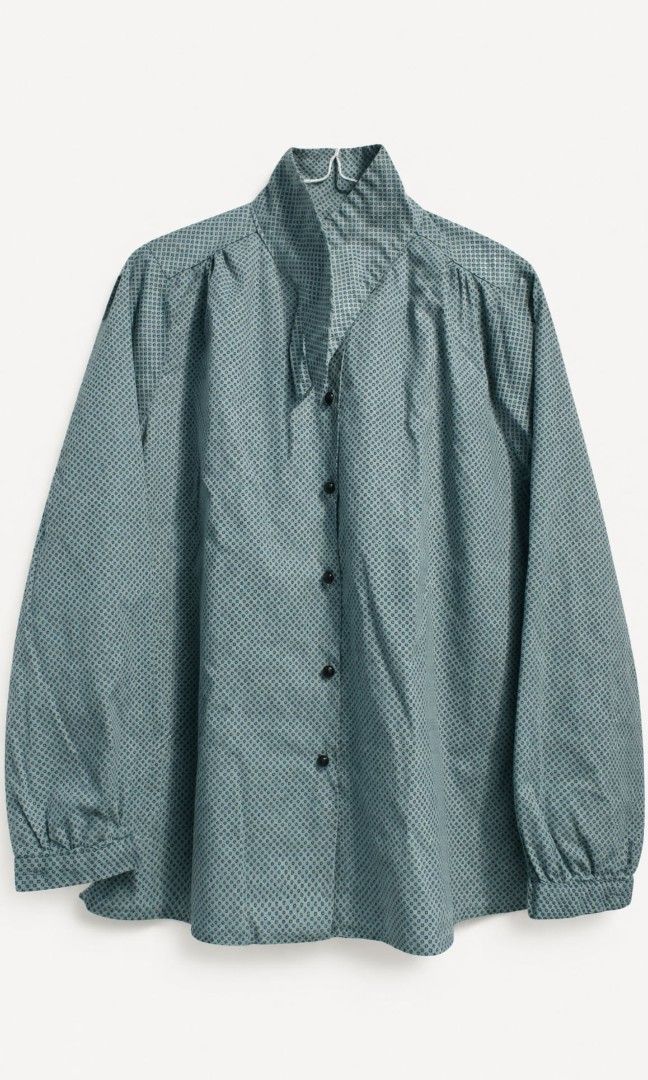 Longsleeves Blouse (new post) (Category: Longsleeves) located in Pasay City. Submitted by fortuneflow888 (Listing ID 1468180956, Image 1). Description: For sale : longsleeves blouse P195 pesos only! size: fits Small to Medium frame brand: Neutra made in Korea Condition: lightly used meet-up location / schedule: 12:00pm onwards / every Sunday only.