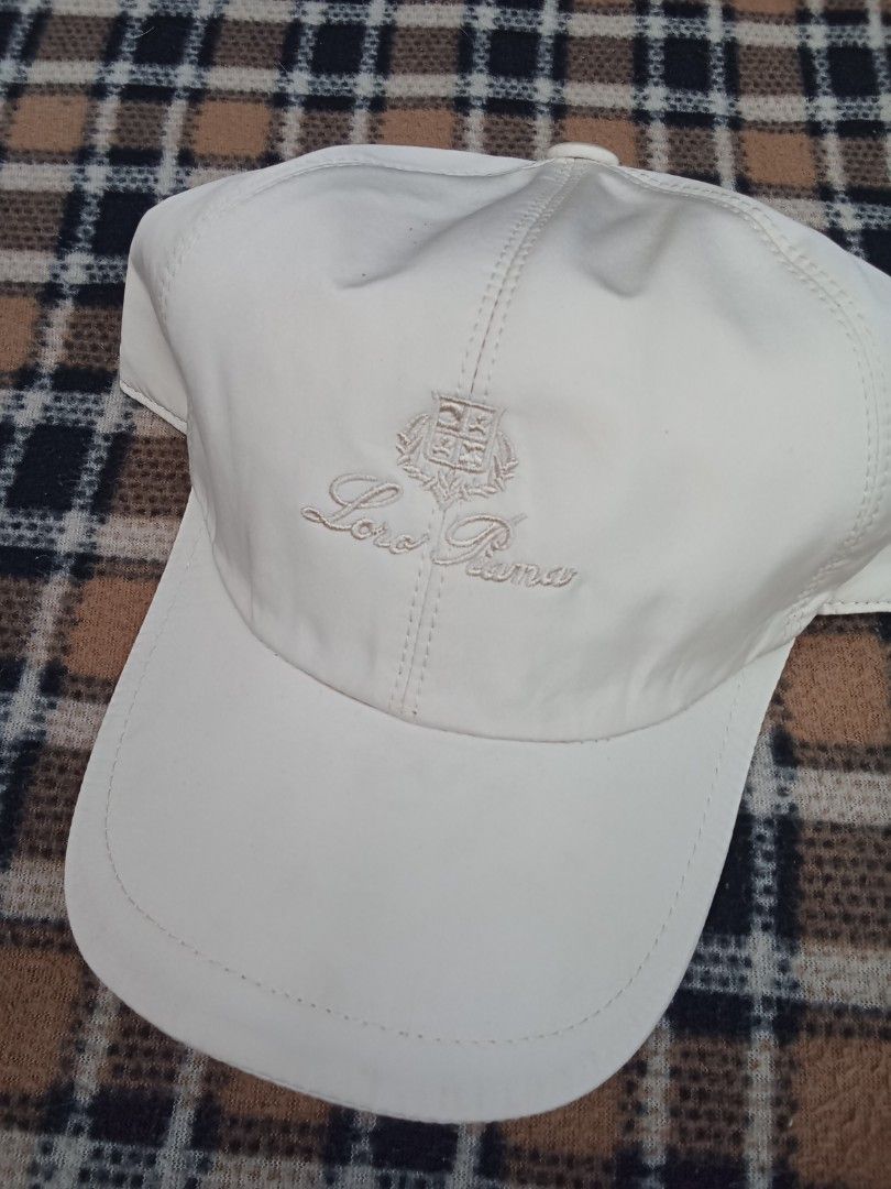 Loro Piana Elastic Garter White 🧢 (Category: Caps & Hats) located in Manila. Submitted by mariant10 (Listing ID 1468079130, Image 2). Description: EXCELLENT CONDITION 💯 COD AROUND METRO MANILA VIA LALAMOVE 🛵 LOCATION TONDO MANILA📍 DM TO PURCHASE 📥.