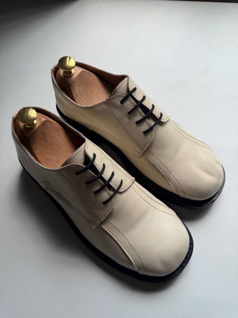 Lost Garden Derby (Category: Casual Shoes) located in Cagayan de Oro. Submitted by thrift_crate.ph (Listing ID 1468225500, Image 3). Description: ʟᴏsᴛ ɢᴀʀᴅᴇɴ ᴄʜᴜɴᴋʏ ᴅᴇʀʙʏ 𝟽ᴜs / 𝟸𝟻ᴄᴍ 𝐒𝐢𝐳𝐞: 7US / 25cm 𝐂𝐨𝐧𝐝𝐢𝐭𝐢𝐨𝐧 𝐫𝐚𝐭𝐞: 10/10 𝐂𝐨𝐥𝐨𝐫 𝐫𝐚𝐭𝐞: 10/10 Issue/s: NO ISSUES Description: Heavy pair Vibram Outsole Nice sleek at back portion.