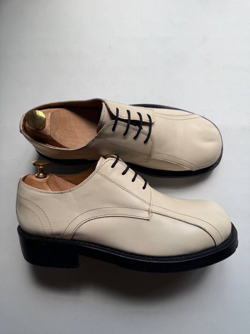 Lost Garden Derby (Category: Casual Shoes) located in Cagayan de Oro. Submitted by thrift_crate.ph (Listing ID 1468225500, Image 2). Description: ʟᴏsᴛ ɢᴀʀᴅᴇɴ ᴄʜᴜɴᴋʏ ᴅᴇʀʙʏ 𝟽ᴜs / 𝟸𝟻ᴄᴍ 𝐒𝐢𝐳𝐞: 7US / 25cm 𝐂𝐨𝐧𝐝𝐢𝐭𝐢𝐨𝐧 𝐫𝐚𝐭𝐞: 10/10 𝐂𝐨𝐥𝐨𝐫 𝐫𝐚𝐭𝐞: 10/10 Issue/s: NO ISSUES Description: Heavy pair Vibram Outsole Nice sleek at back portion.