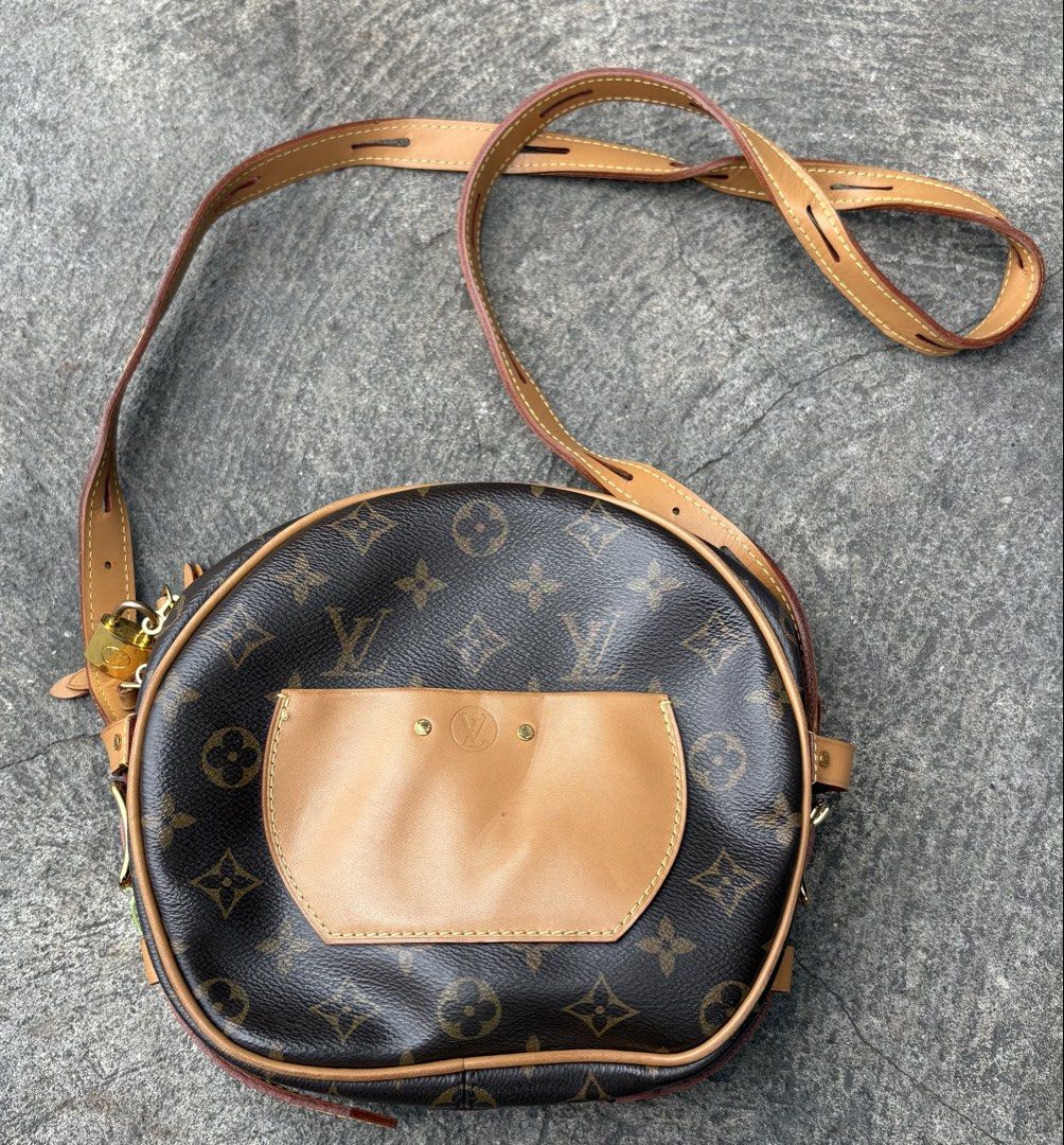 Louis Vuitton (Category: Cross-body Bags) located in Baguio. Submitted by thriftedbaguio (Listing ID 1468087063, Image 1). Description: Excellent Condition Needs cleaning inside .