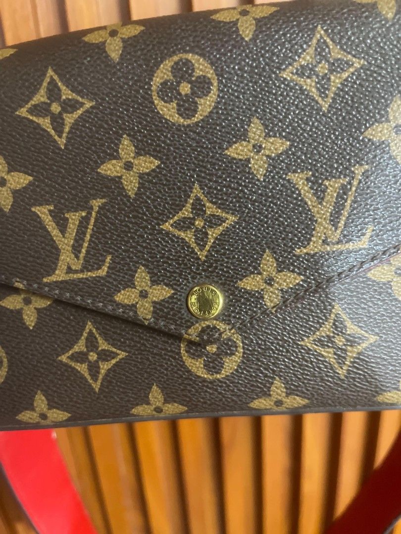 LOUIS VUITTON (Category: Cross-body Bags) located in Legazpi City. Submitted by nashaiza (Listing ID 1468114840, Image 2). Description: LOUIS VUITTON Coded Made in France Excellent Condition No issue *authenticity not guarantee *no return, no exchange MOP: GCash Courier: J&T Express.