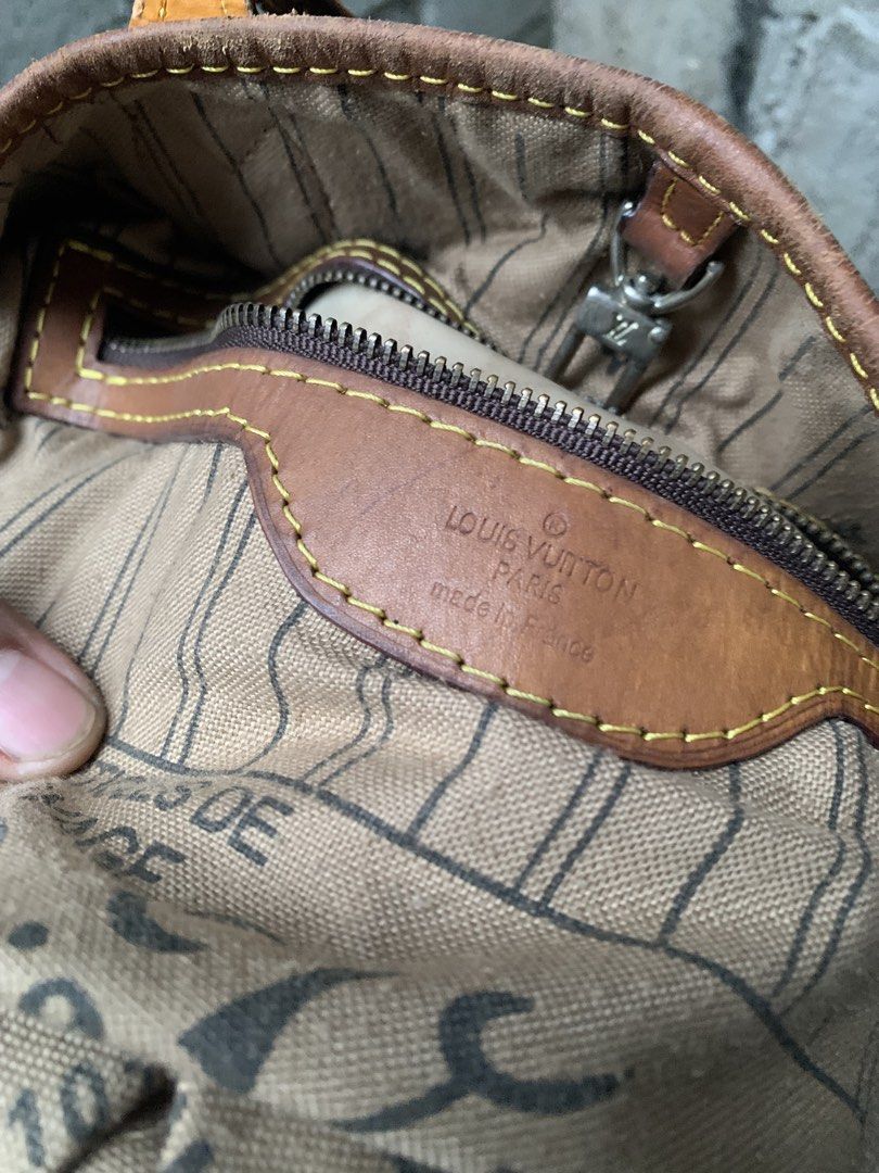 Louis Vuitton (Category: Luxury Bags & Wallets) located in Davao. Submitted by terrencefinds2.0 (Listing ID 1468123449, Image 2). Description: Issue nasa pic Still in presentable condition rank B.