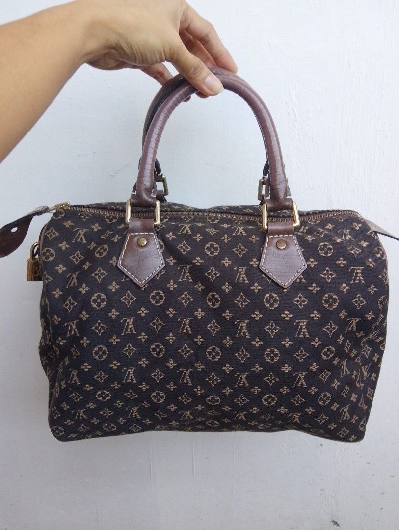 Louis vuitton (Category: Luxury Bags & Wallets) located in Roxas City. Submitted by leeeryue (Listing ID 1468147997, Image 1). Description: no issue no rubs on canvas.