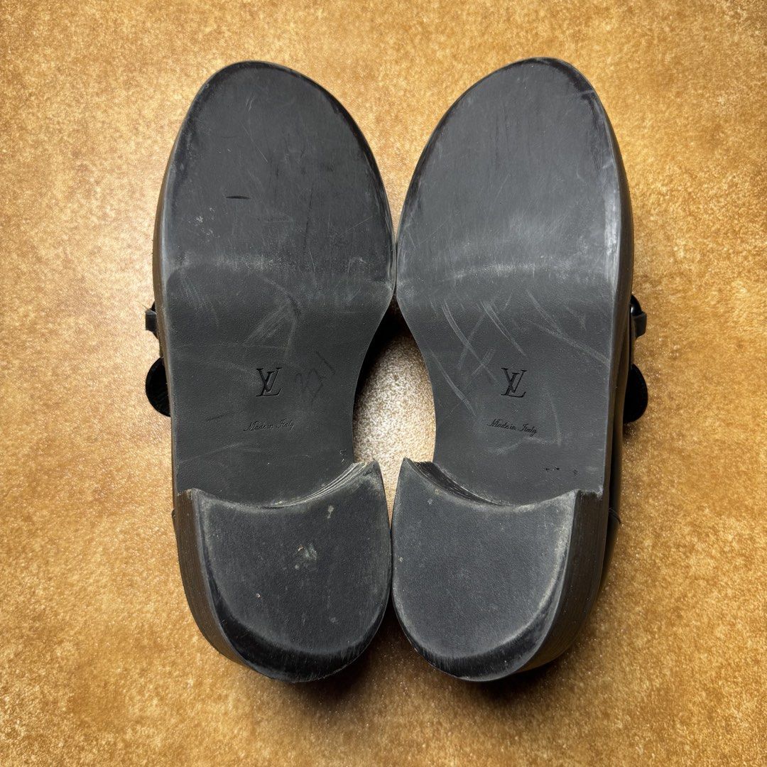 LOUIS VUITTON ACADEMY LOAFERS (Category: Loafers) located in Panabo. Submitted by shoerarefinds (Listing ID 1468279628, Image 2). Description: ĻÓÙÏŠ V “Academy loafers” SIZE: EU 37 1/2 / US 6/ 23.5 CM Very Good Condition, minimal heel drag LOCATION: PANABO CITY, DAVAO DEL NORTE, 8105 2100 FREESHIPPING.