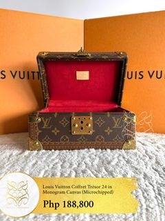 (Category: ) located in . Submitted by belles_lux_closet (Listing ID 1468108420, Image 1). Description: .