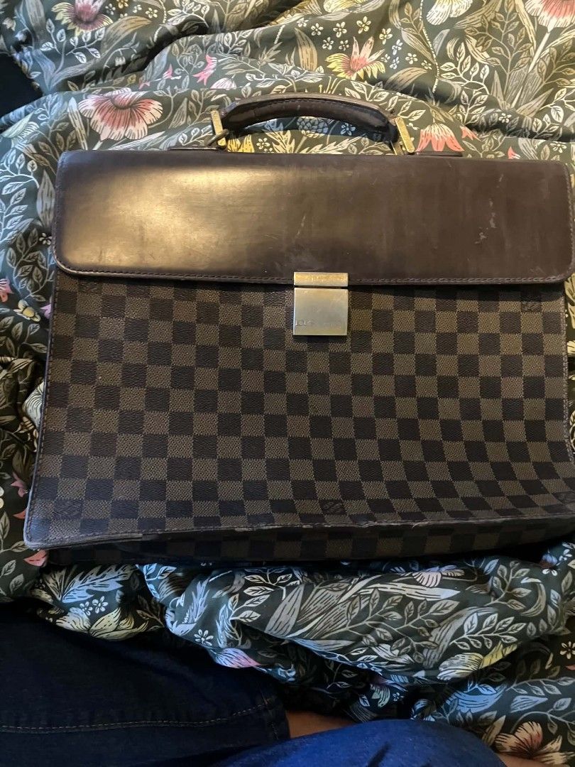 Louis Vuitton Damier Ebene Altona pm (Category: Luxury Bags & Wallets) located in Quezon City. Submitted by jacquesparkles (Listing ID 1468233214, Image 1). Description: guaranteed authentic or 3x money back pwede lagyan ng sling bag unisex last price posted pwd ho hulugan basta on time mag pay . to reserve 10k down.