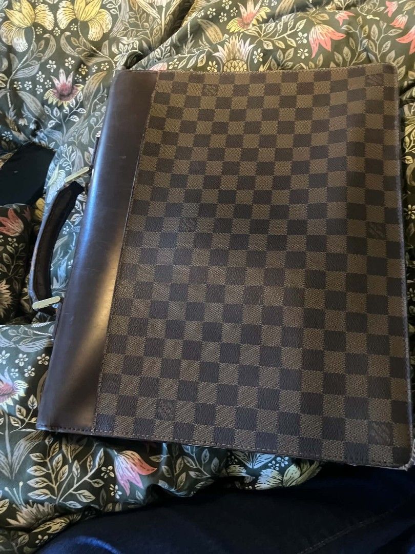 Louis Vuitton Damier Ebene Altona pm (Category: Luxury Bags & Wallets) located in Quezon City. Submitted by jacquesparkles (Listing ID 1468233214, Image 2). Description: guaranteed authentic or 3x money back pwede lagyan ng sling bag unisex last price posted pwd ho hulugan basta on time mag pay . to reserve 10k down.