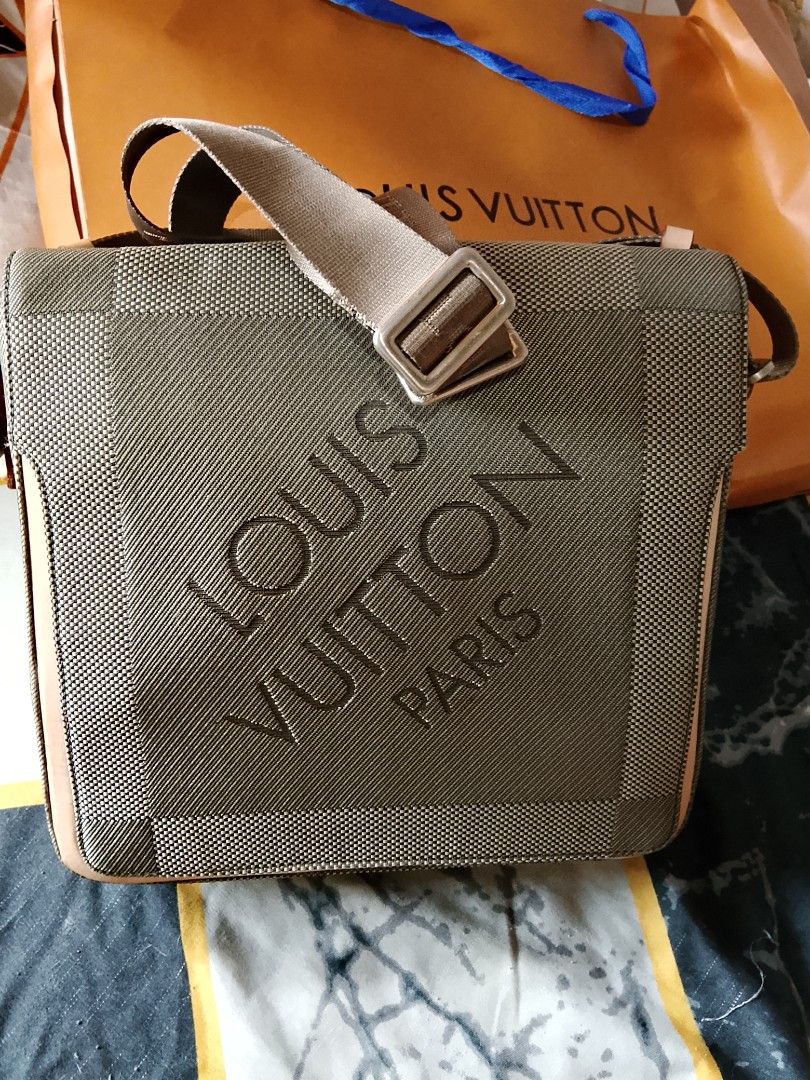 RUSH SALE Louis Vuitton Damier Geant Messenger Bag Khaki (Category: Luxury Bags & Wallets) located in Manila. Submitted by mippolin (Listing ID 1468086240, Image 1). Description: - Authentic Louis Vuitton messenger bag - Durable khaki Damier Geant canvas with large embossed front logo - Adjustable shoulder strap with sturdy metal buckle hardware - Clean brown fabric lining with official 'Made in France' leather stamp - Main compartment carefully 