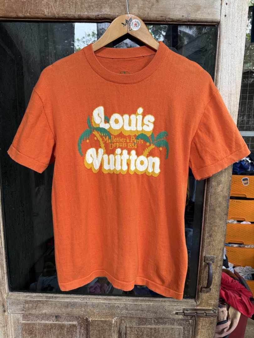 LOUIS VUITTON knitted shirt (Category: Tshirts & Polo Shirts ) located in Manolo Fortich. Submitted by thriftacktoe34 (Listing ID 1468127150, Image 1). Description: Very good condi Color rate 9/10 Size Small Dimes W19 x L24 Issue: missing necktag minimal signs of usage like fine lints sa may back part FREE shipping fee.