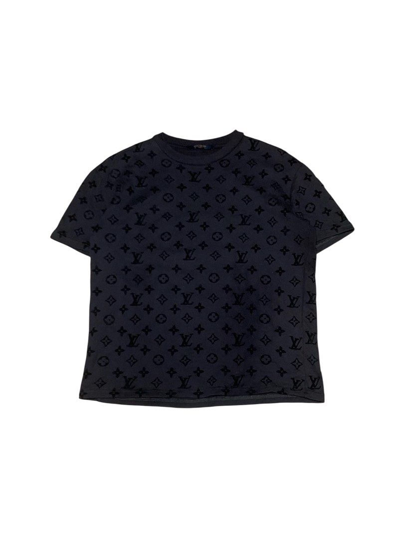 Louis Vuitton Monogram (Category: Tshirts & Polo Shirts ) located in Manila. Submitted by lyf_7hrift (Listing ID 1468166131, Image 1). Description: Louis Vuitton Monogram Shirt P650 24.5L 20.5W Dimes 9.5/10 Color Rate Excellent Condition .