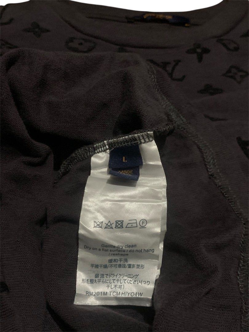 Louis Vuitton Monogram (Category: Tshirts & Polo Shirts ) located in Manila. Submitted by lyf_7hrift (Listing ID 1468166131, Image 3). Description: Louis Vuitton Monogram Shirt P650 24.5L 20.5W Dimes 9.5/10 Color Rate Excellent Condition .