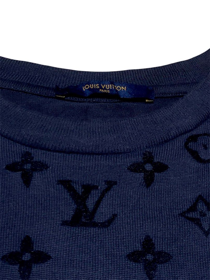 Louis Vuitton Monogram (Category: Tshirts & Polo Shirts ) located in Manila. Submitted by lyf_7hrift (Listing ID 1468166131, Image 2). Description: Louis Vuitton Monogram Shirt P650 24.5L 20.5W Dimes 9.5/10 Color Rate Excellent Condition .