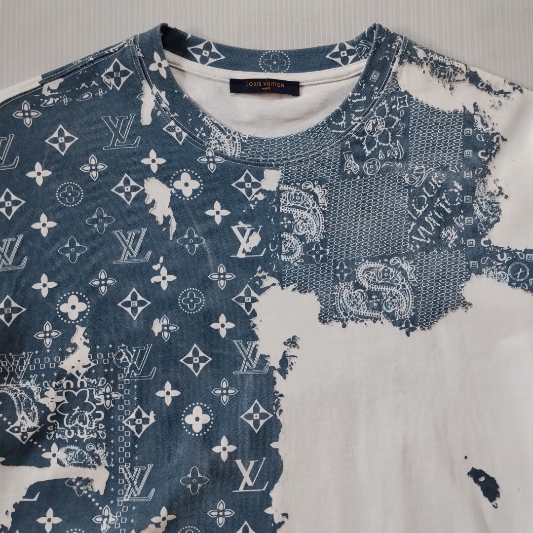 LOUIS VUITTON (MONOGRAM BANDANA TSHIRT) (Category: Tshirts & Polo Shirts ) located in La Carlota. Submitted by heavydigs_thriftshop (Listing ID 1468117490, Image 3). Description: LOUIS VUITTON (MONOGRAM BANDANA TSHIRT) RATE VERY GOOD CONDITION SIZE SMALL PRICE 999 ADD SHIPPING FEE DM TO PURCHASE.