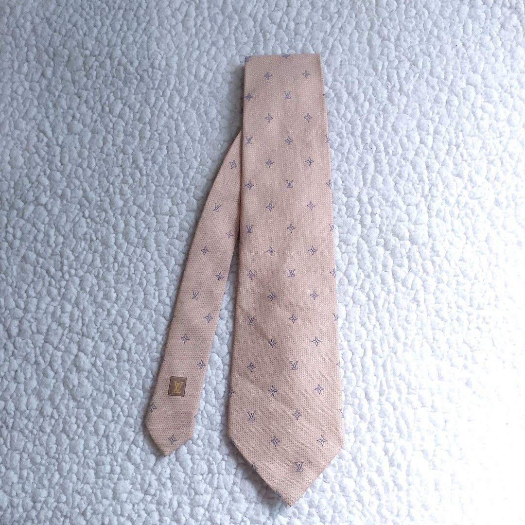 Louis Vuitton Monogram Silk Tie (Category: Ties) located in Tuguegarao City. Submitted by thriftedtreasures101.1 (Listing ID 1468071269, Image 2). Description: This item is a Beige base, patterned with the brand's classic LV initials and flower monogram motifs. It also includes the distinct square leather look monogram patch near the tip of the blade. 100% silk. Made in Italy. Slightly used, in good condition. Color may vary due to lighting. ‎ ‎�