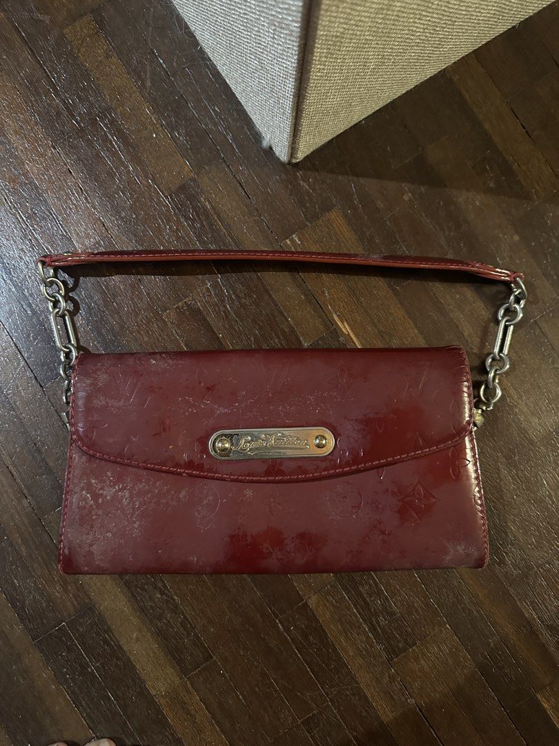 Louis Vuitton Monogram Vernis (Category: Luxury Bags & Wallets) located in Cebu City. Submitted by reyee (Listing ID 1468243751, Image 1). Description: Buy at your own risk ⚠️ Bought from another Carousell seller Bought for: P1k Selling for: P570 🩷 Location: Cebu City .