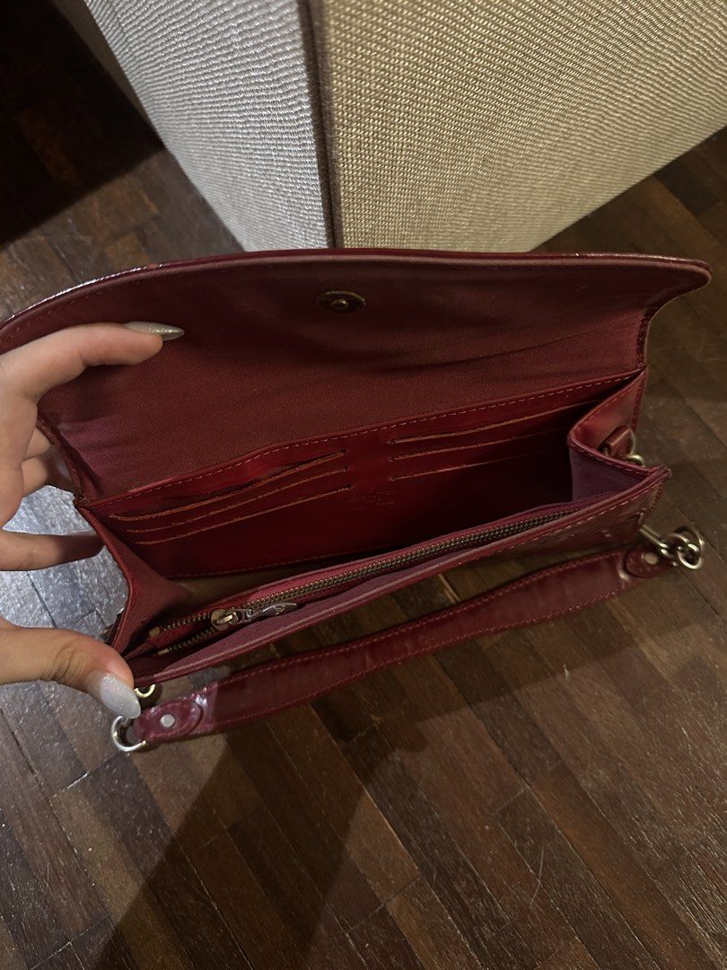 Louis Vuitton Monogram Vernis (Category: Luxury Bags & Wallets) located in Cebu City. Submitted by reyee (Listing ID 1468243751, Image 3). Description: Buy at your own risk ⚠️ Bought from another Carousell seller Bought for: P1k Selling for: P570 🩷 Location: Cebu City .