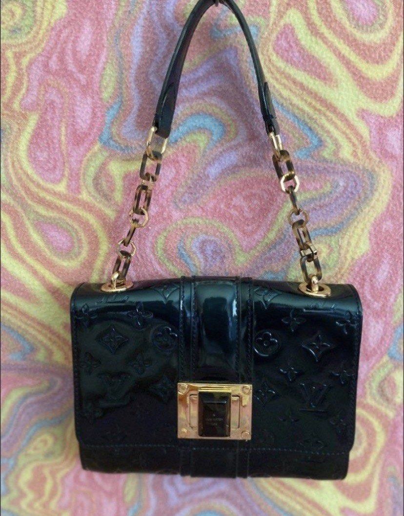 Louis Vuitton Monogram Vernis Patent Leather Handbag (Category: Luxury Bags & Wallets) located in Muntinlupa City. Submitted by hollieberrygirl (Listing ID 1468138459, Image 1). Description: Turquoise Kili Shoulder Bag Approx measurements L 9” W 2” H 7” Coded Barely used, stored With minor flaws on strap and top from storage (see last photo) ₱3,850 SF c/o buyer.
