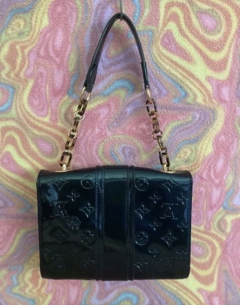 Louis Vuitton Monogram Vernis Patent Leather Handbag (Category: Luxury Bags & Wallets) located in Muntinlupa City. Submitted by hollieberrygirl (Listing ID 1468138459, Image 2). Description: Turquoise Kili Shoulder Bag Approx measurements L 9” W 2” H 7” Coded Barely used, stored With minor flaws on strap and top from storage (see last photo) ₱3,850 SF c/o buyer.