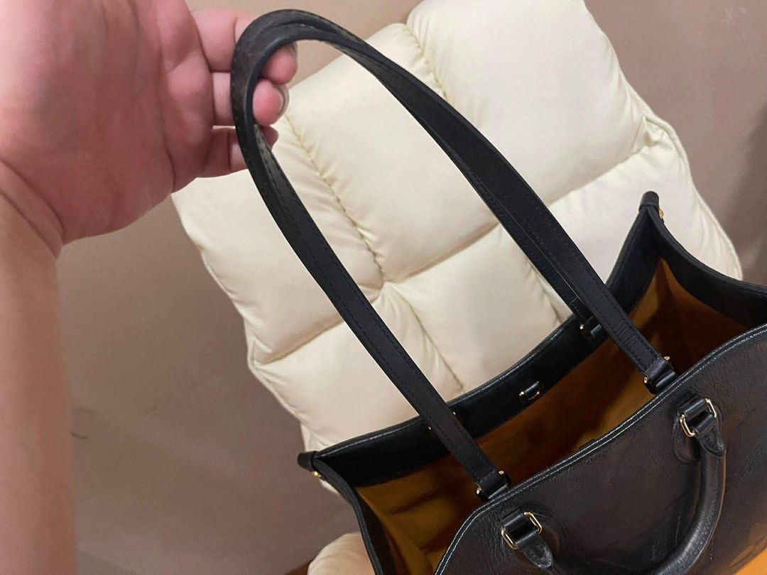 Louis Vuitton OTG MM (Category: Luxury Bags & Wallets) located in Manila. Submitted by bentaandco (Listing ID 1468165567, Image 3). Description: 💯 Authentic No Flaws No issues Comes with Paperbag and Dustbag .