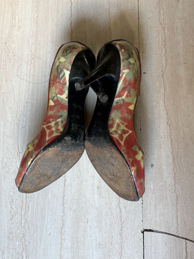 Louis Vuitton x Richard Prince Monogram Pulp Peep-Toe Pumps (Category: Heels) located in Mandaluyong City. Submitted by 222________own (Listing ID 1468080444, Image 3). Description: Starting 13000.