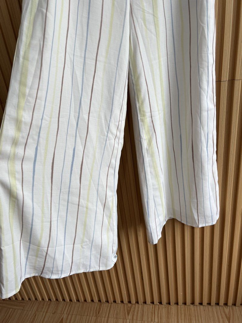 Love bonito (Category: Skirts) located in Lipa City. Submitted by thyra06 (Listing ID 1468060517, Image 3). Description: Lb good as new size 28.