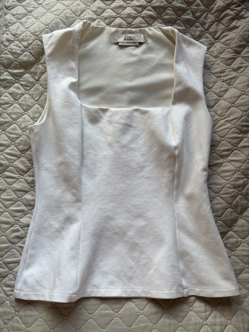 Love, Bonito Top (Category: Sleeveless) located in Makati City. Submitted by prelovedbydenn (Listing ID 1468140628, Image 2). Description: Love Bonito Allegra Square Neck Shell Top Color: White Size: M .