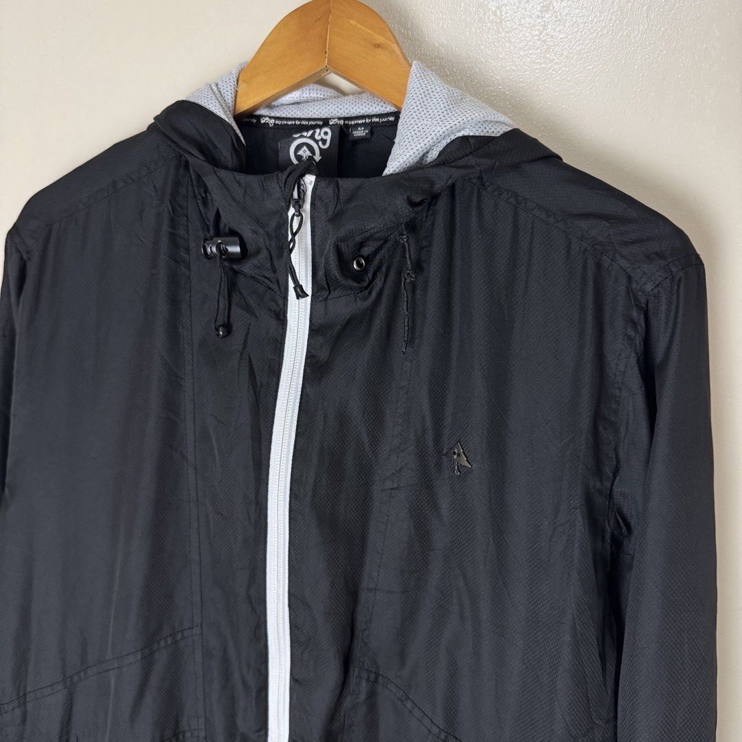 LRG Windbreaker (Category: Coats, Jackets and Outerwear) located in Davao. Submitted by cmbs141022 (Listing ID 1468139484, Image 2). Description: LRG Windbreaker Size M Dimension: L 27" , W 21" Condition: 9/10 very good ₱750.