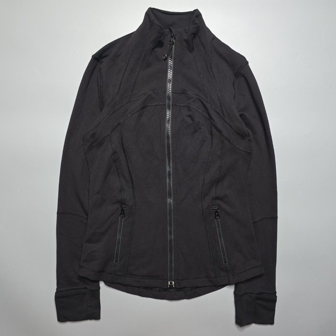 Lululemon - Define Jacket - Black (Category: Activewear) located in Malabon City. Submitted by buynflex (Listing ID 1468255613, Image 1). Description: Lululemon - Define Jacket - Black Size 8 (Medium) Measurements: W 18" x L 25" Gently Used Very Good Condition.